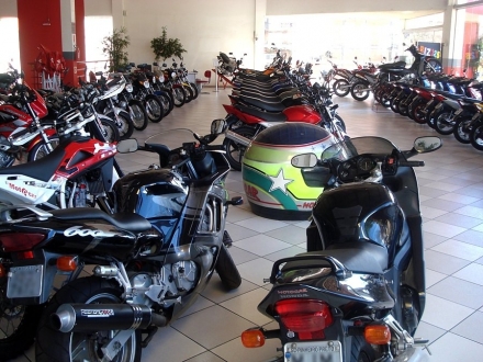 Motocar Motos - Motos  venda na entrada da Motocar.